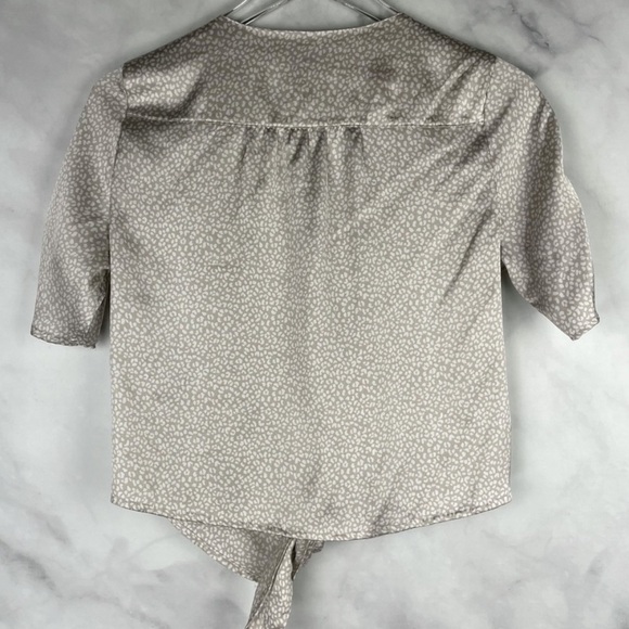 Abercrombie and Fitch Satin crop tie front short sleeve blouse size Small Animal - Picture 6 of 6
